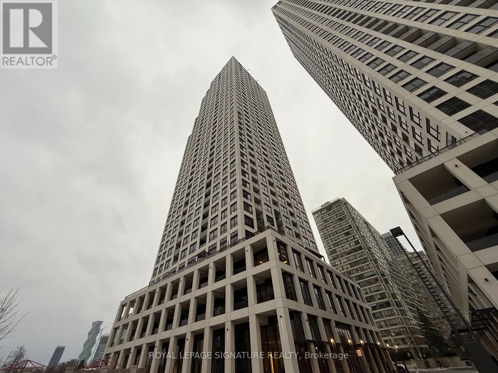 36 Elm Drive, Unit 2202 — photo 1